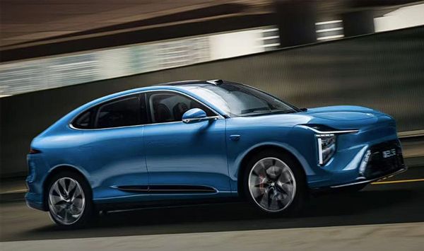 用遥控追求极致速度;蔡浩宇AI游戏上架2719元|极客早知道Sam Altman:AI存在泡沫;宇树机器人夺金王兴兴:(图6) 用遥控追求极致速度;蔡浩宇AI游戏上架2719元|极客早知道Sam Altman:AI存在泡沫;宇树机器人夺金王兴兴:(图6)